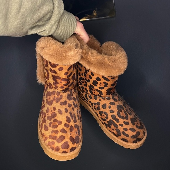 Leopard Print Fur-Lined Women's Boots - Picture 1 of 4